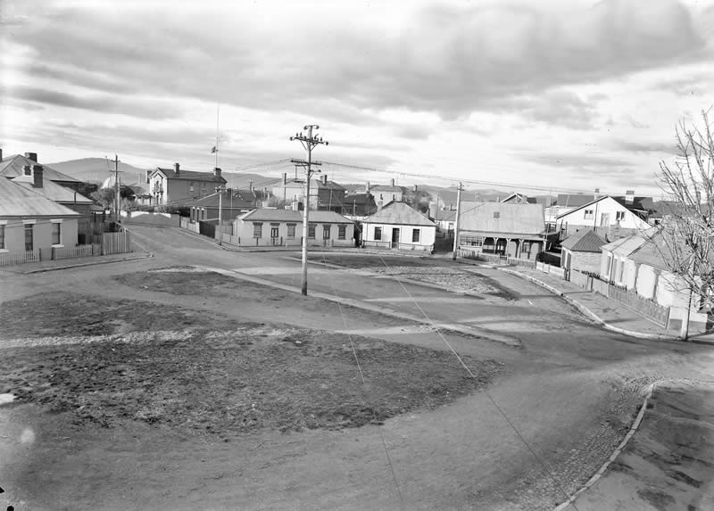 Runnymede Street running through the middle of Arthur Circus c1940