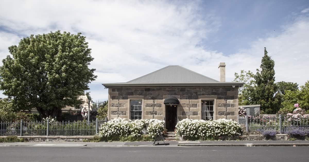 Fusilier Cottage at the corner of Waterloo Crescent 2015