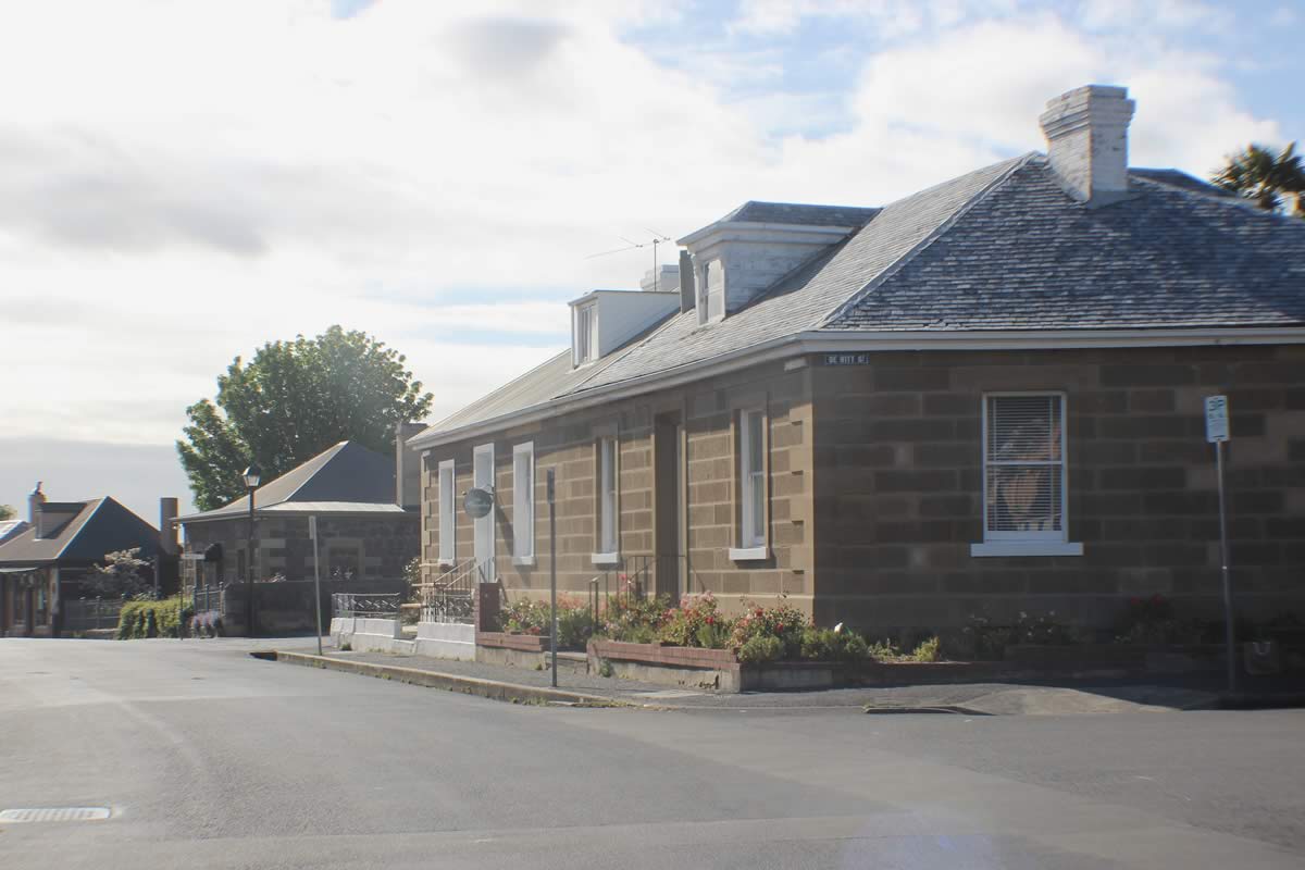 Georgian cottages in Hampden Road 2015